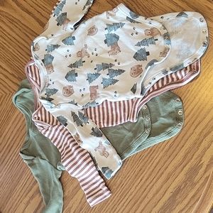 Old Navy 3 pack long sleeve bodysuits